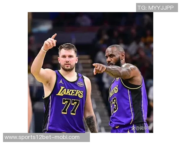 詹姆斯在东契奇和里夫斯的光芒下显得孤独让人心疼的篮球传奇